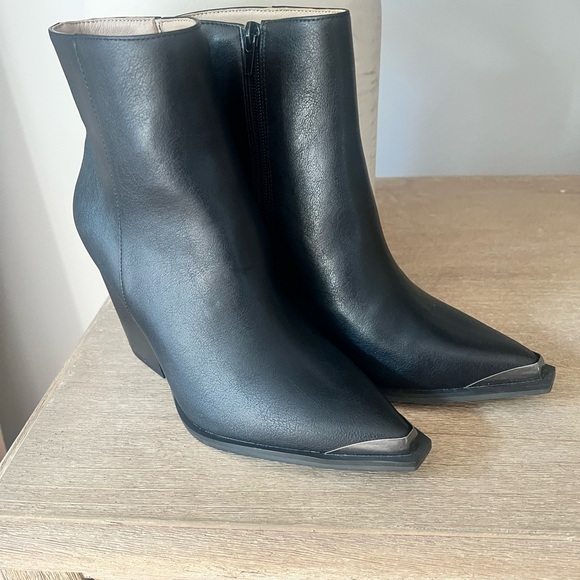 Vici Sleek Black Ankle Booties - Picture 2 of 3